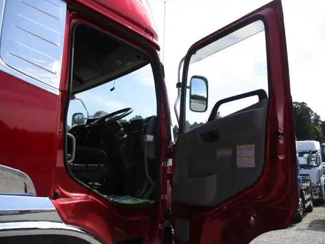平成30年07月中古大型トラクタヘッド日産UDクオンの画像28