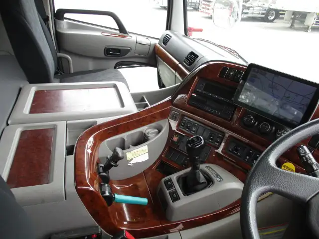 平成30年07月中古大型トラクタヘッド日産UDクオンの画像32