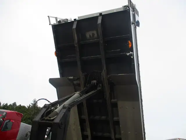 車検付（R8.4.6)　令和4年　 UDトラックス　 大型ダンプ　420馬力　H/L６速　極東　５１０×２２０　最大積載量:8,800kgの画像40