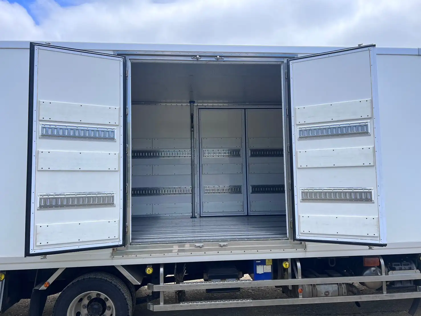 令和02年04月中古増トン冷凍バン・ウィング三菱ふそうファイターの画像12