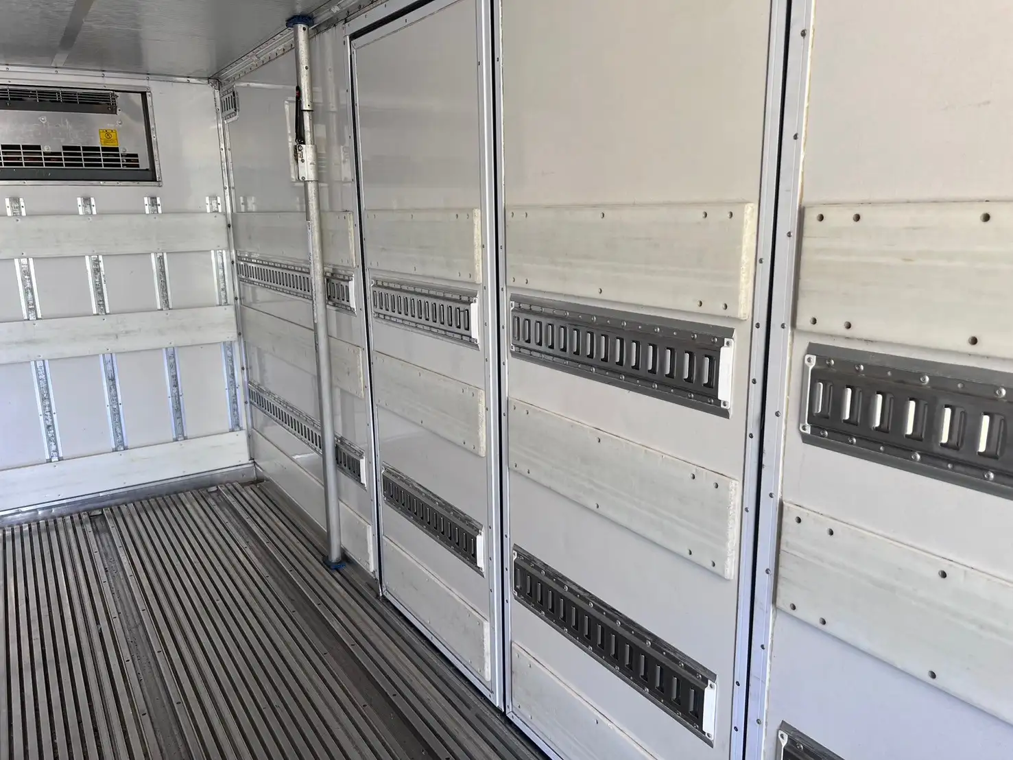 令和02年04月中古増トン冷凍バン・ウィング三菱ふそうファイターの画像9