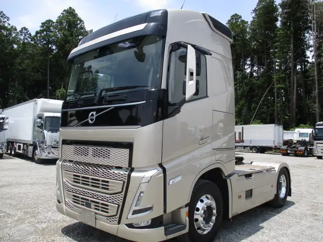 令和04年05月中古大型トラクタヘッドボルボボルボの画像1