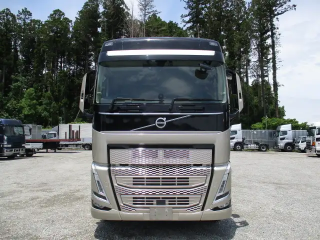 令和04年05月中古大型トラクタヘッドボルボボルボの画像2