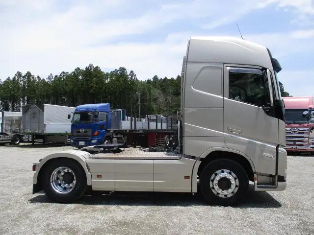 令和04年05月中古大型トラクタヘッドボルボボルボの画像4