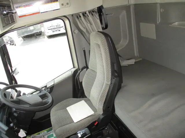 令和04年05月中古大型トラクタヘッドボルボボルボの画像35