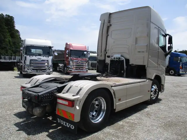 令和04年05月中古大型トラクタヘッドボルボボルボの画像5