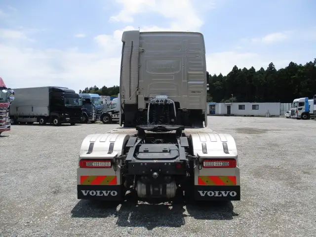 令和04年05月中古大型トラクタヘッドボルボボルボの画像6