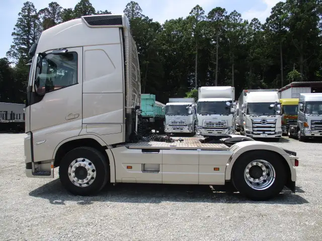 令和04年05月中古大型トラクタヘッドボルボボルボの画像8