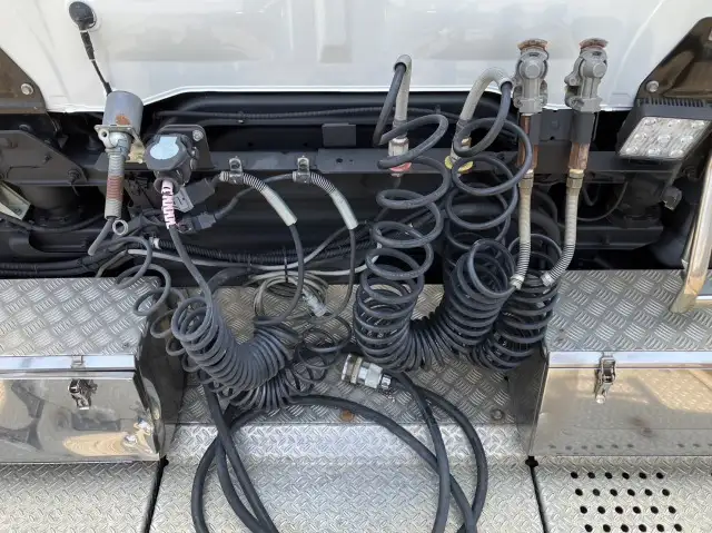 平成30年04月中古大型トラクタヘッド日野プロフィアの画像10