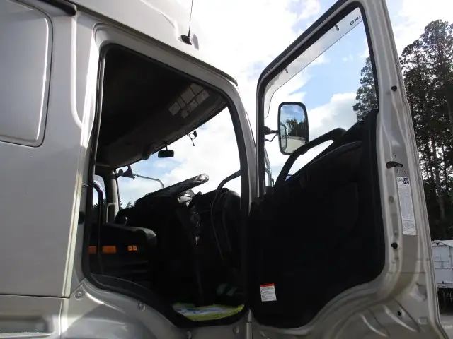 車検付(R7.12)平成26年 日野 トラクタ 410馬力 AT 第五輪:9,600kg 一括緩和(11,500kg)の画像32