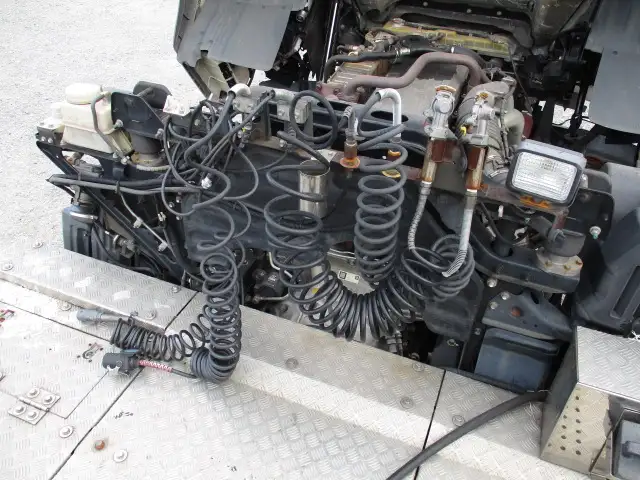 平成28年06月中古大型トラクタヘッド日野プロフィアの画像24