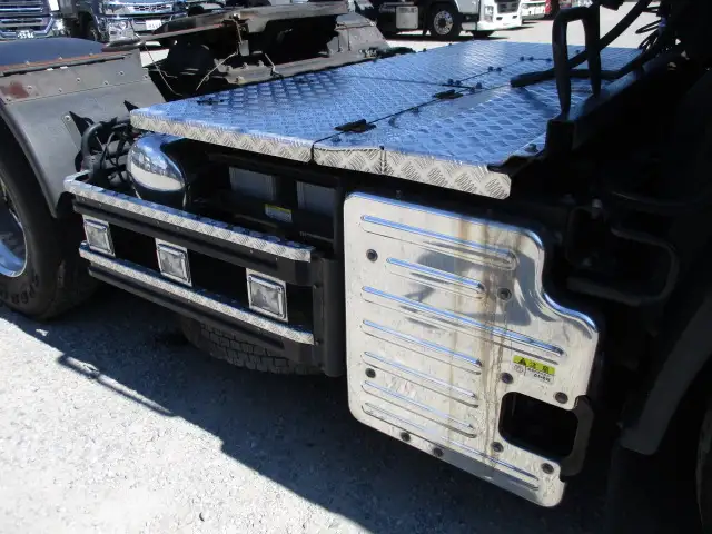 車検付(R7.10) 平成29年 いすゞ トラクタ D尺 カスタム ハイルーフ 460馬力 F8(hi/Lo) 第五輪:11,500㎏ 距離:53万㎞の画像15