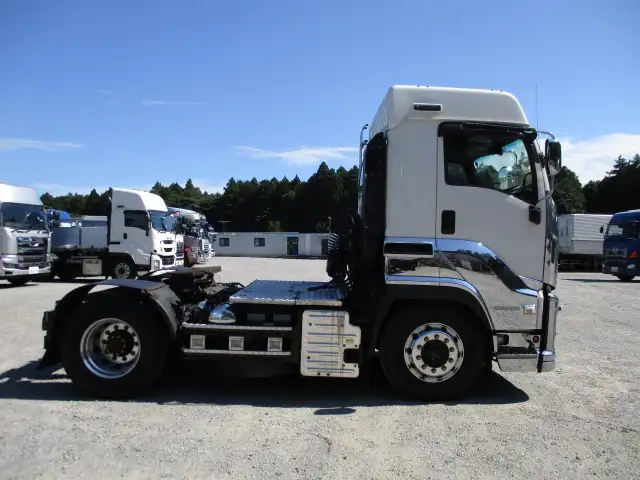 車検付(R7.10) 平成29年 いすゞ トラクタ D尺 カスタム ハイルーフ 460馬力 F8(hi/Lo) 第五輪:11,500㎏ 距離:53万㎞の画像4