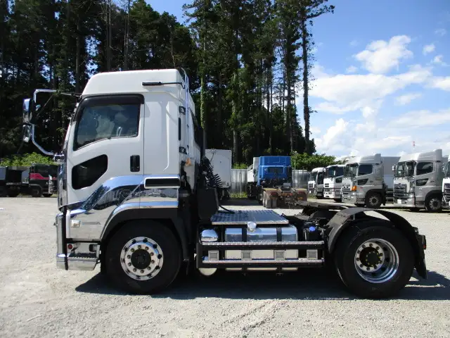 車検付(R7.10) 平成29年 いすゞ トラクタ D尺 カスタム ハイルーフ 460馬力 F8(hi/Lo) 第五輪:11,500㎏ 距離:53万㎞の画像8