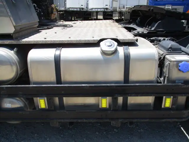 平成29年04月中古大型トラクタヘッド日産UDクオンの画像20