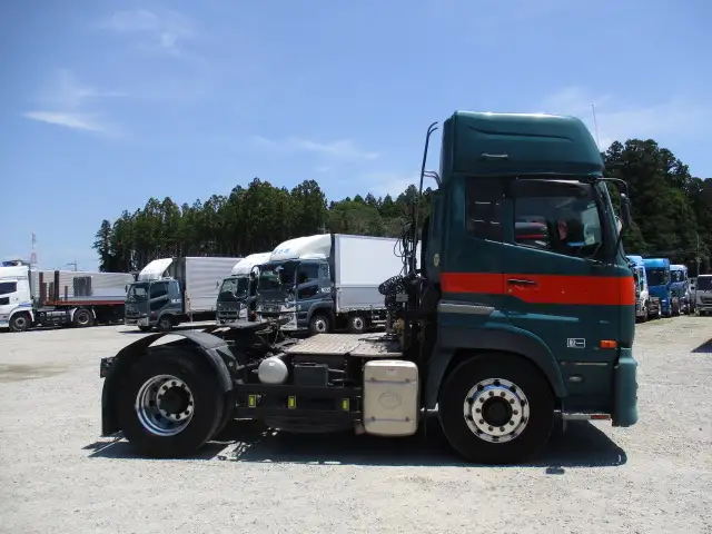 平成29年04月中古大型トラクタヘッド日産UDクオンの画像4