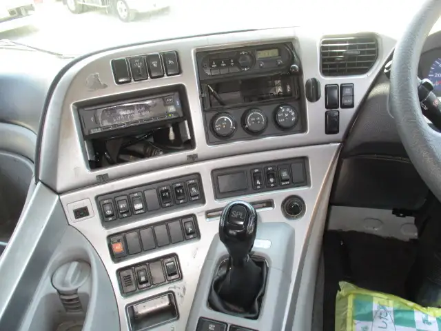 平成29年04月中古大型トラクタヘッド日産UDクオンの画像36