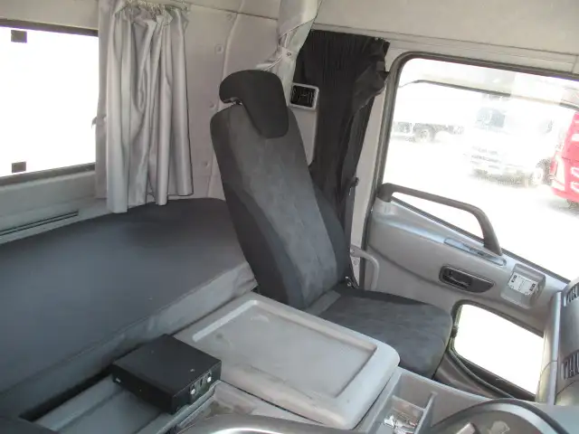 平成29年04月中古大型トラクタヘッド日産UDクオンの画像45