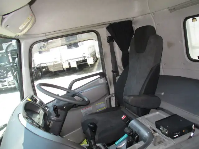 平成29年04月中古大型トラクタヘッド日産UDクオンの画像47