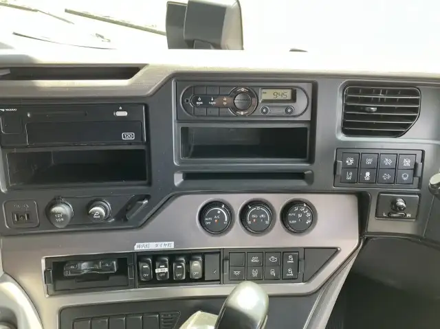 令和04年03月中古大型トラクタヘッド日産UDクオンの画像40