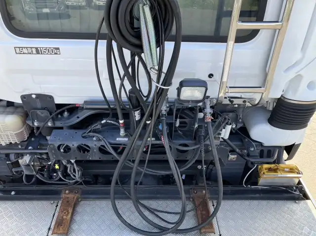 令和04年03月中古大型トラクタヘッド日産UDクオンの画像9