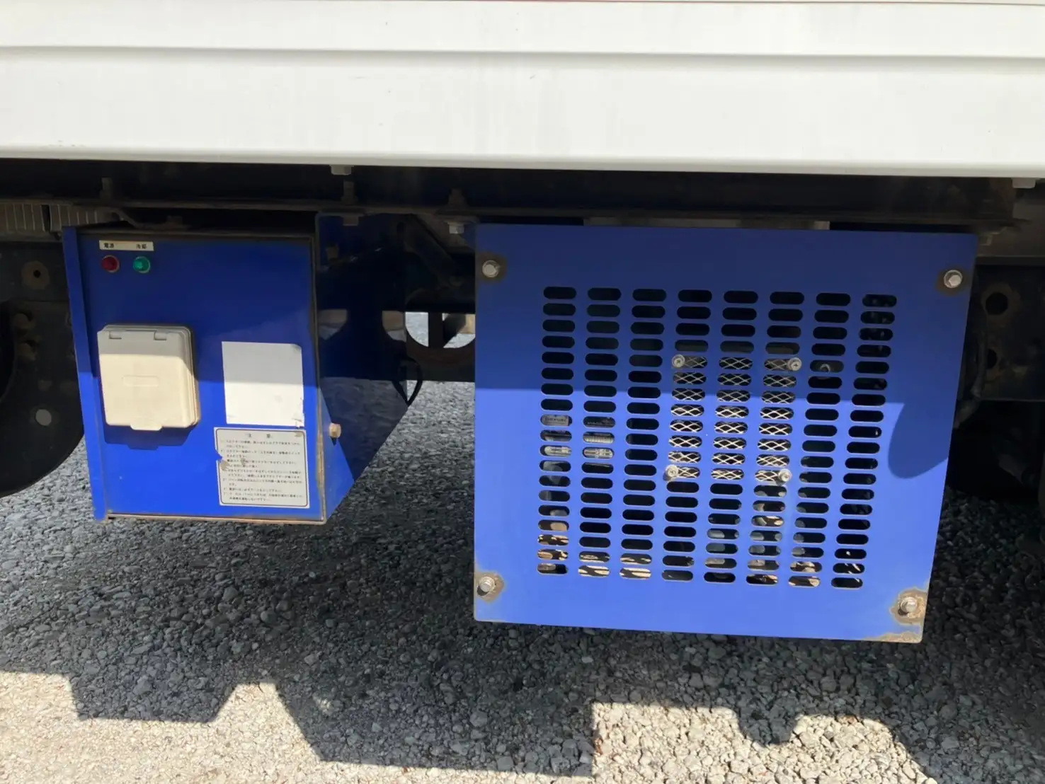 平成30年02月中古中型冷凍バン・ウィング三菱ふそうキャンターの画像12