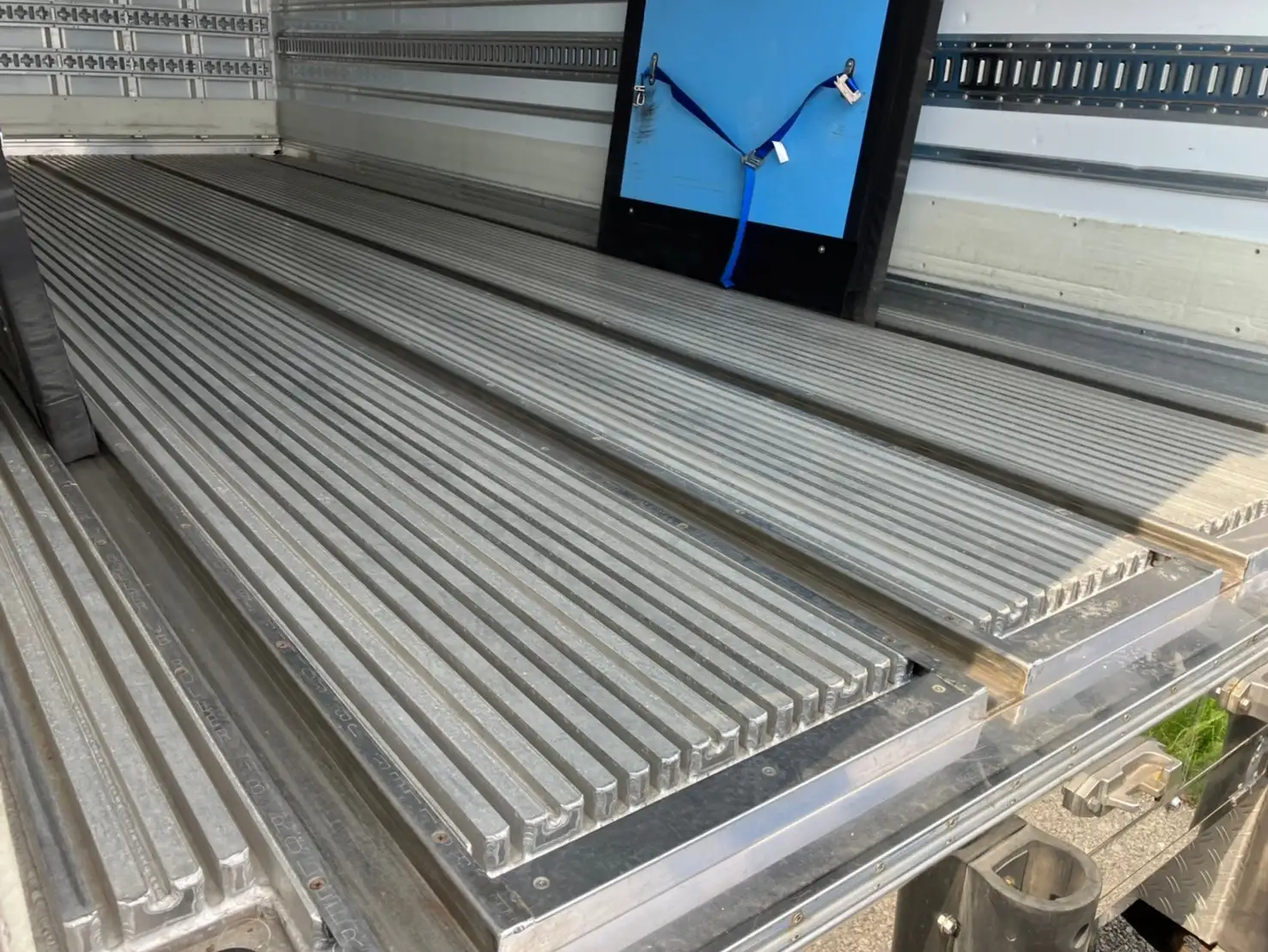 平成30年02月中古中型冷凍バン・ウィング三菱ふそうキャンターの画像28