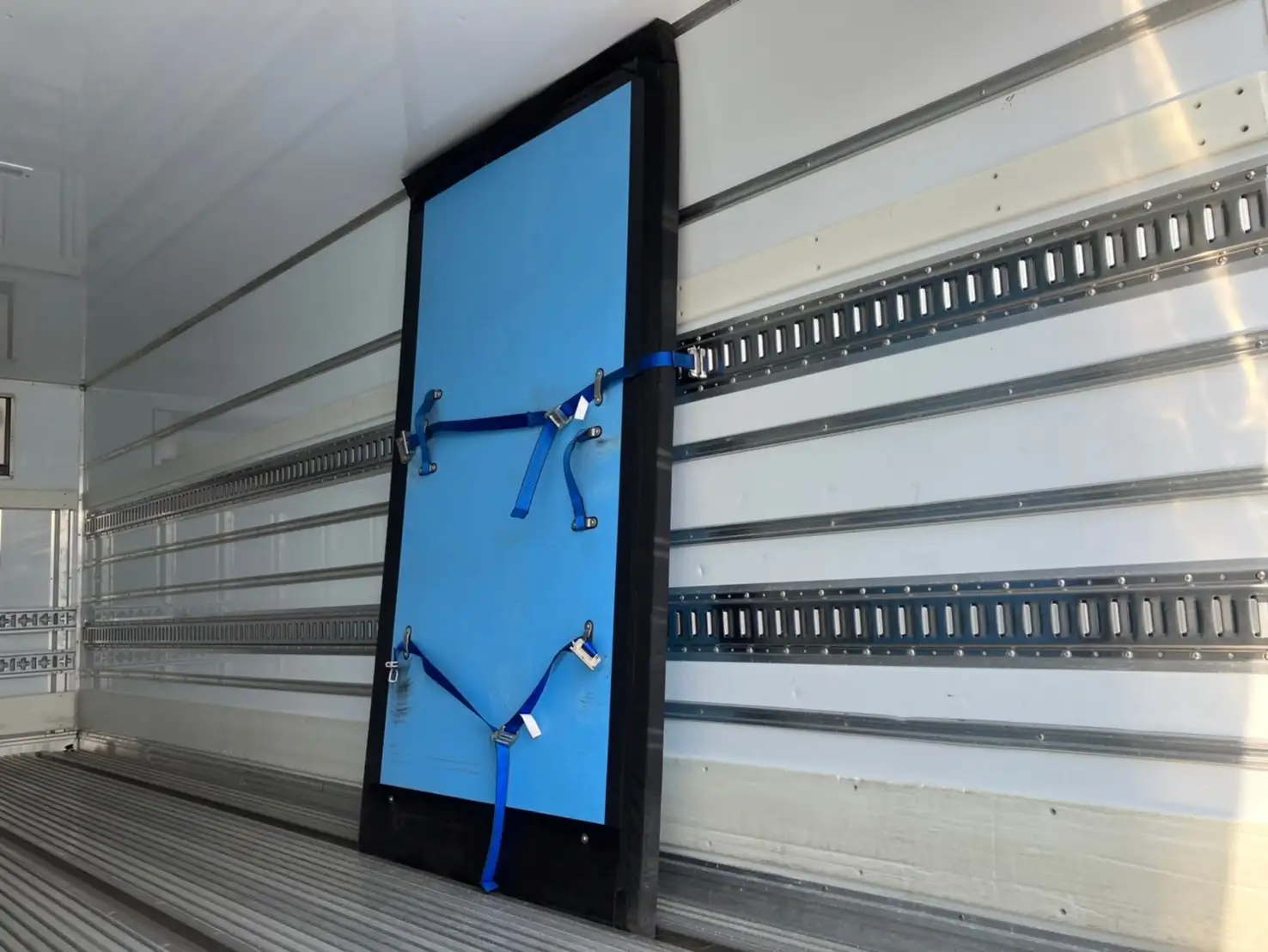 平成30年02月中古中型冷凍バン・ウィング三菱ふそうキャンターの画像29