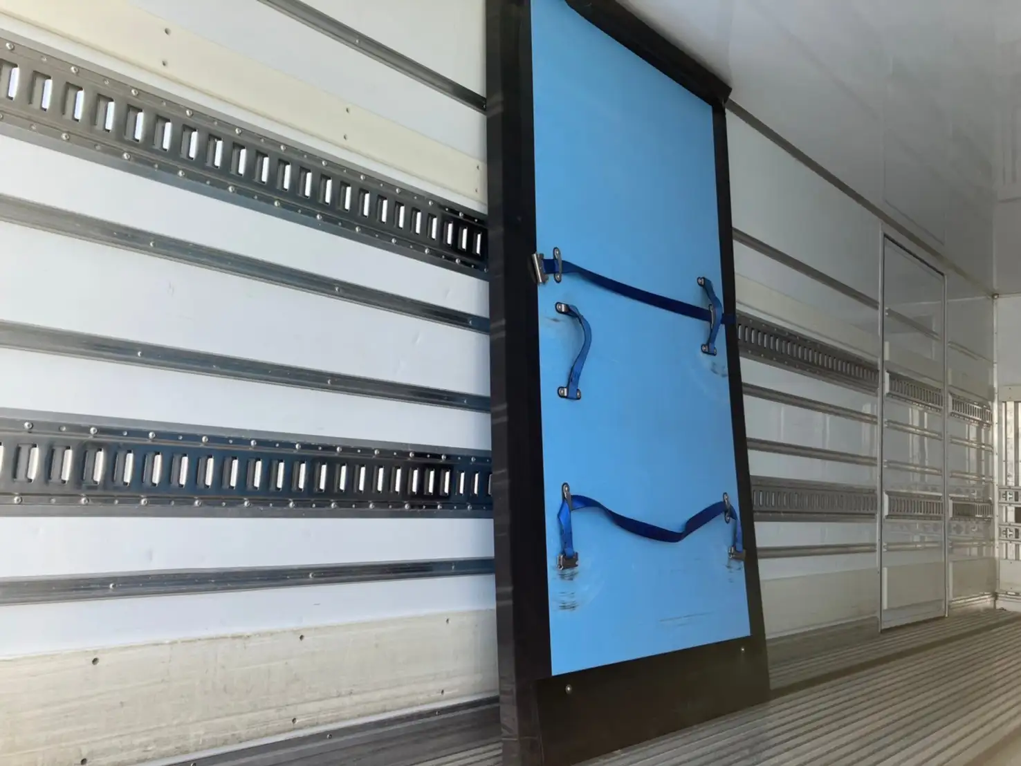 平成30年02月中古中型冷凍バン・ウィング三菱ふそうキャンターの画像30