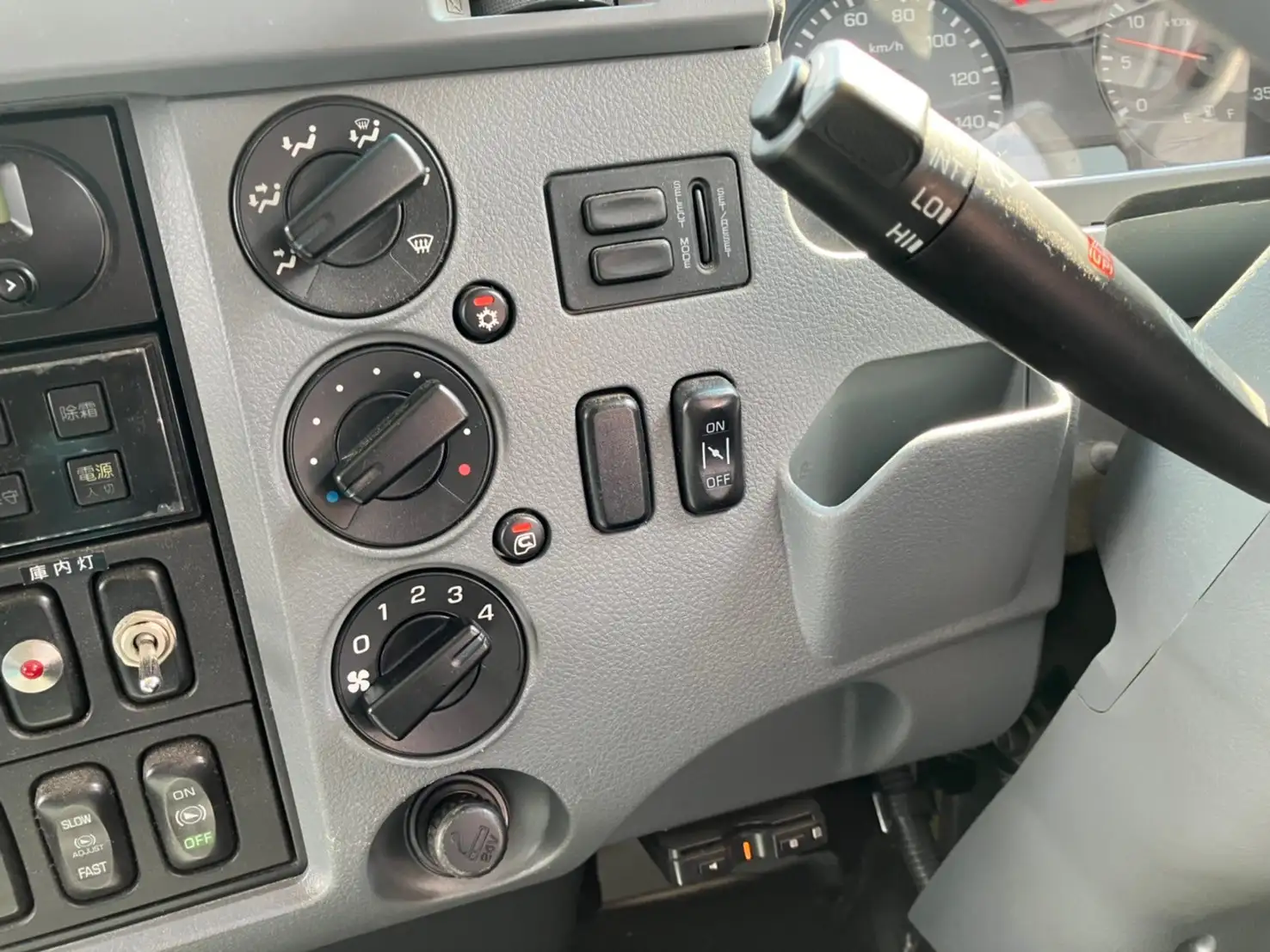 平成30年02月中古中型冷凍バン・ウィング三菱ふそうキャンターの画像39