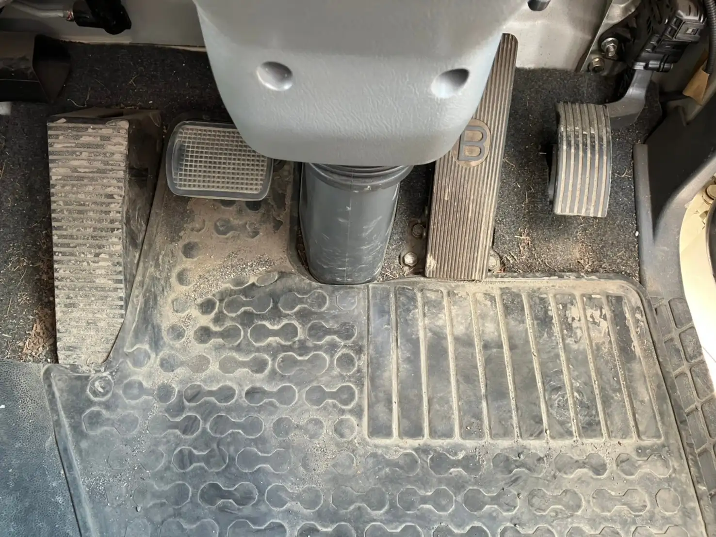 平成30年02月中古中型冷凍バン・ウィング三菱ふそうキャンターの画像44