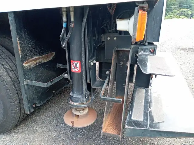 平成23年03月中古小型ミキサー車・高所作業車・その他特装車トヨタダイナの画像13