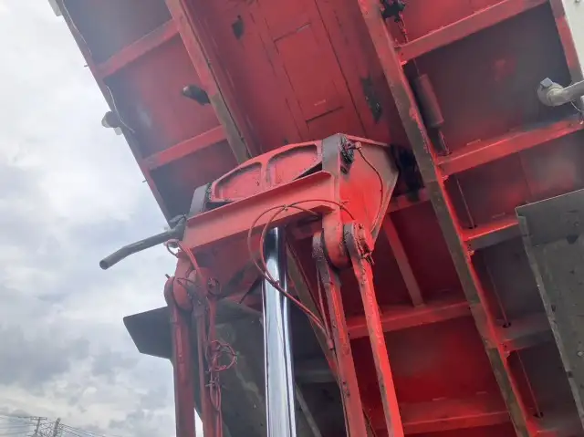 平成27年07月中古大型ダンプ三菱ふそうスーパーグレートの画像17