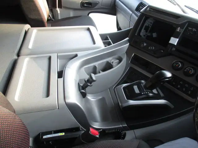 令和03年05月中古大型トラクタヘッド日産UDクオンの画像35