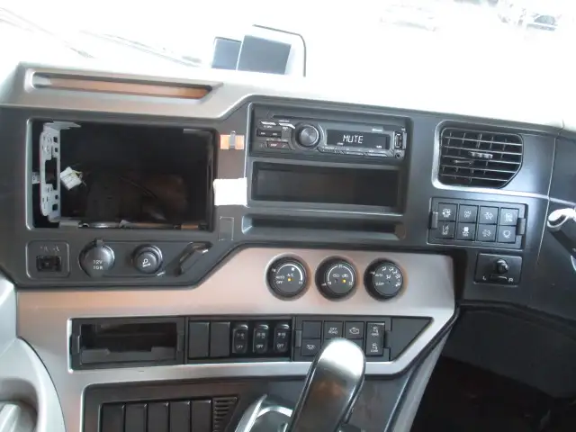 令和03年05月中古大型トラクタヘッド日産UDクオンの画像38