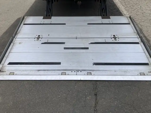 令和03年07月中古中型冷凍バン・ウィングいすゞフォワードの画像11