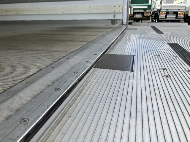 令和03年07月中古中型冷凍バン・ウィングいすゞフォワードの画像14