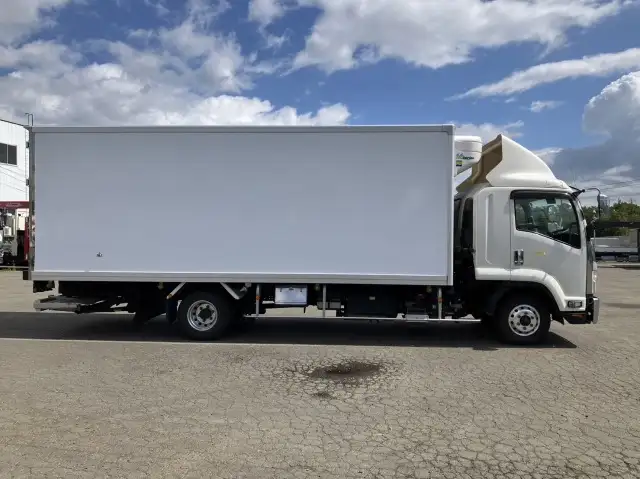 令和03年07月中古中型冷凍バン・ウィングいすゞフォワードの画像4