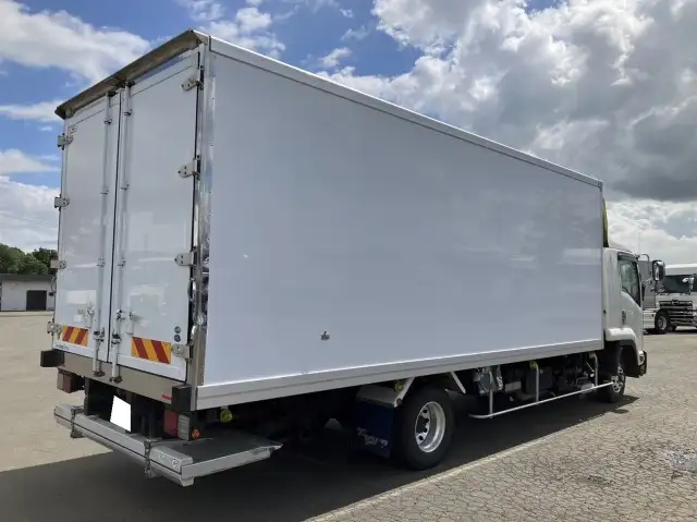 令和03年07月中古中型冷凍バン・ウィングいすゞフォワードの画像5