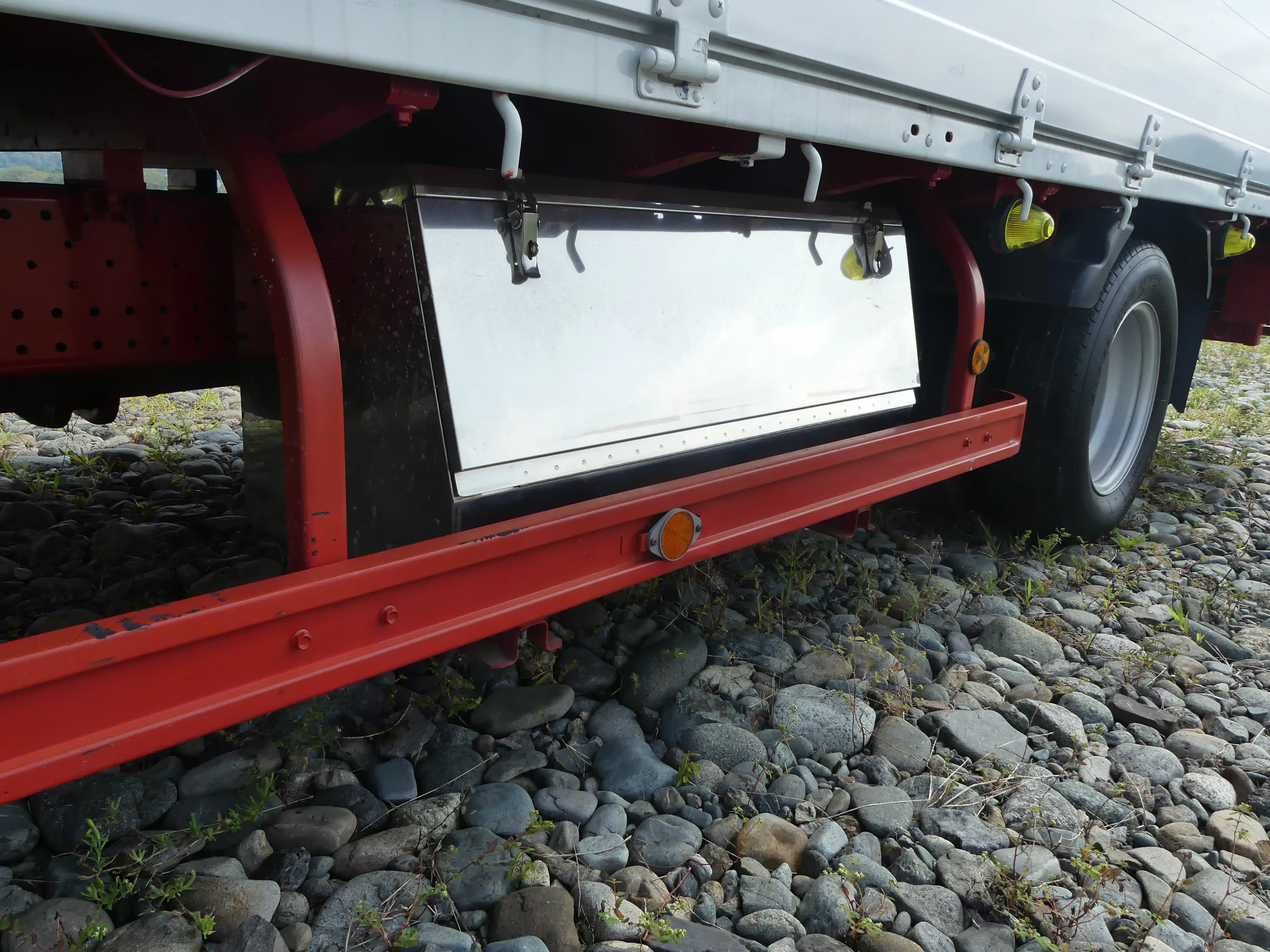 平成30年08月中古小型平ボディいすゞエルフの画像11