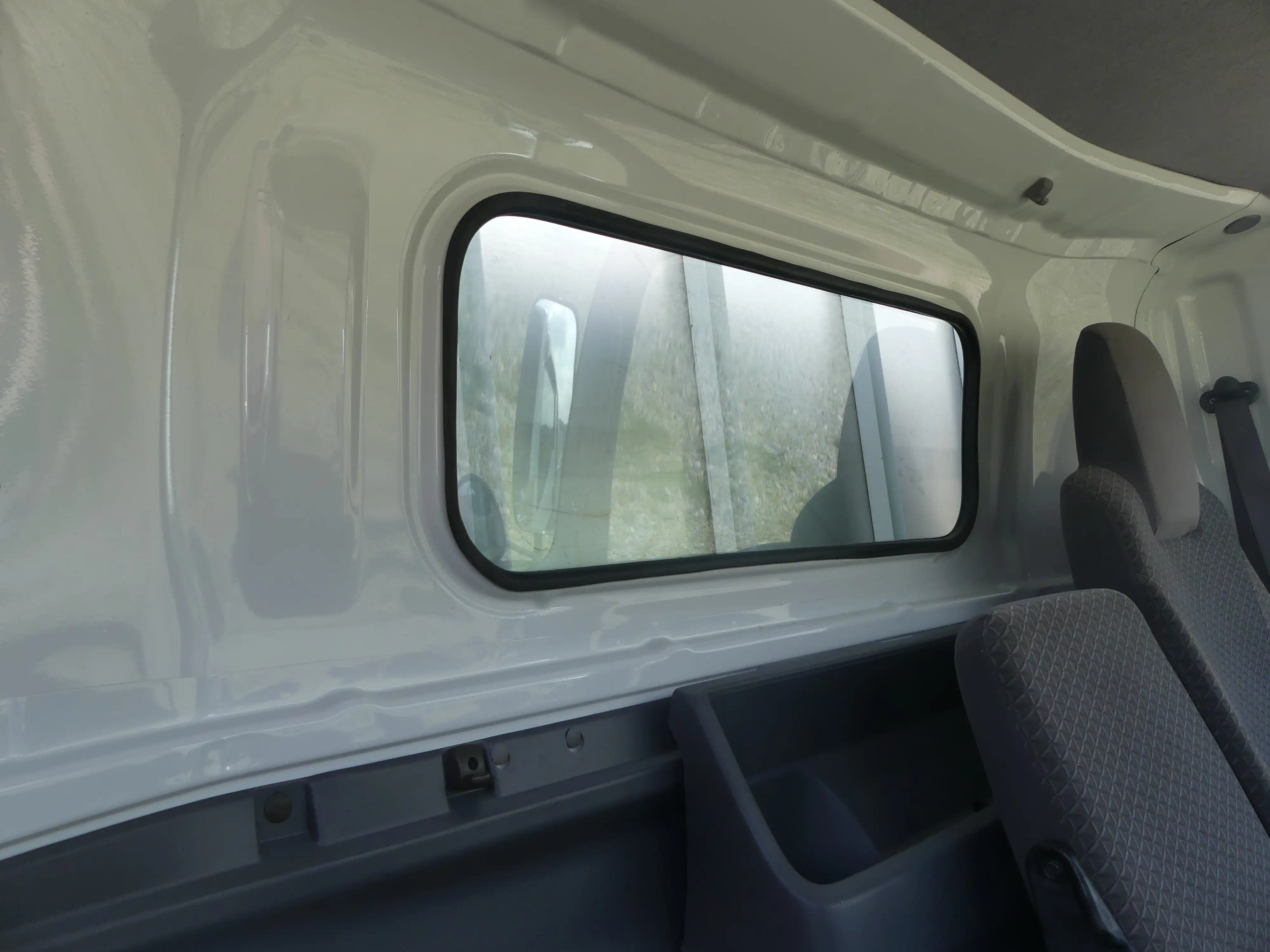 平成30年08月中古小型平ボディいすゞエルフの画像17