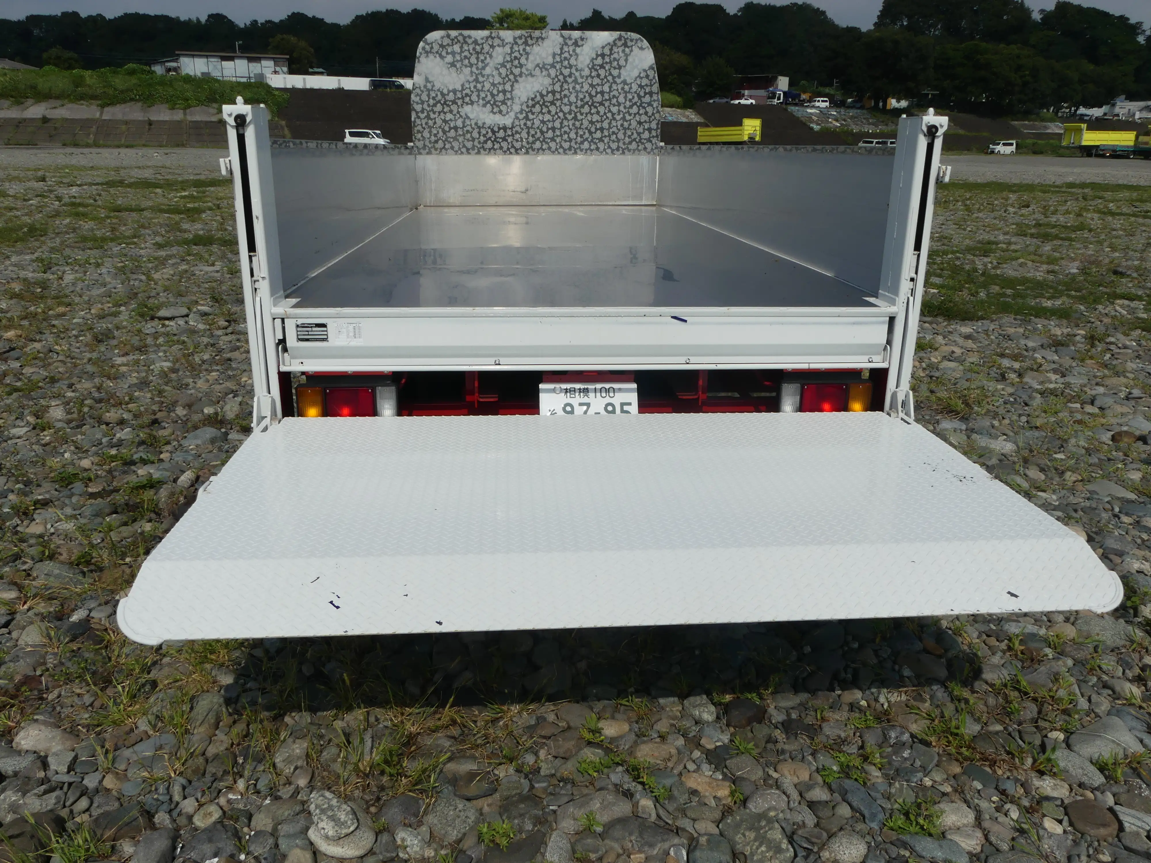 平成30年08月中古小型平ボディいすゞエルフの画像6