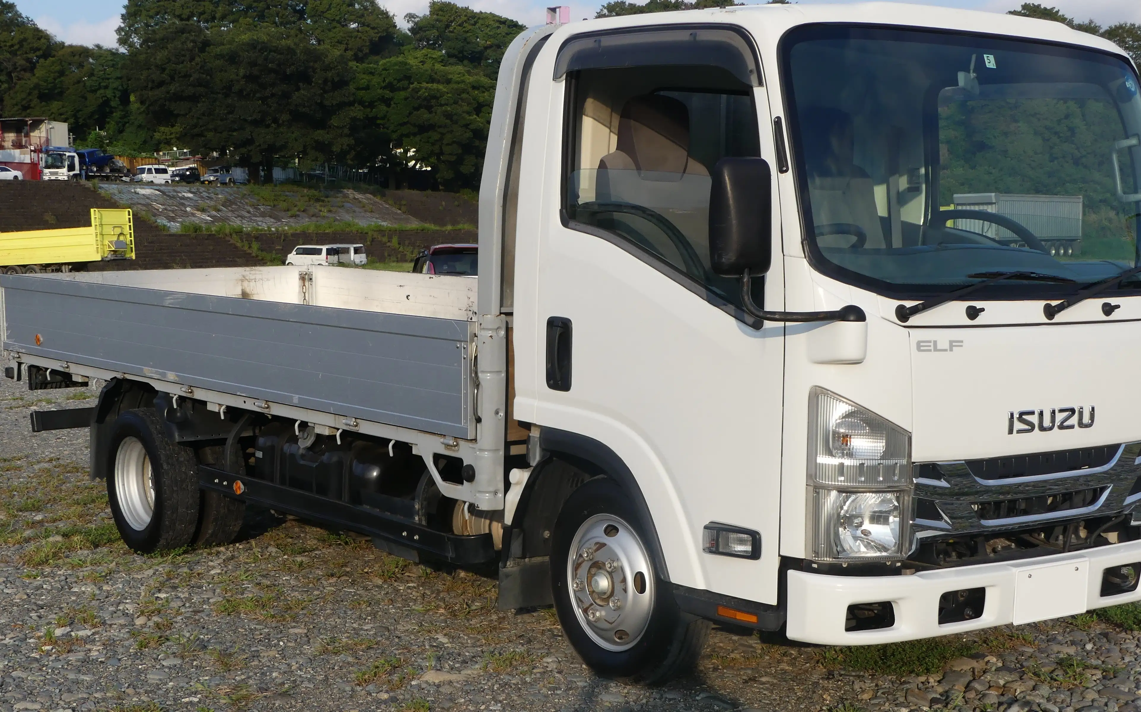 平成29年05月中古小型平ボディいすゞエルフの画像2