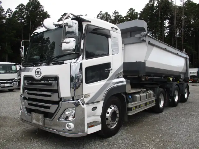 令和01年/平成31年08月中古大型トラクタヘッド日産UDクオンの画像1