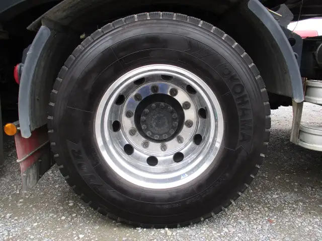 令和01年/平成31年08月中古大型トラクタヘッド日産UDクオンの画像12