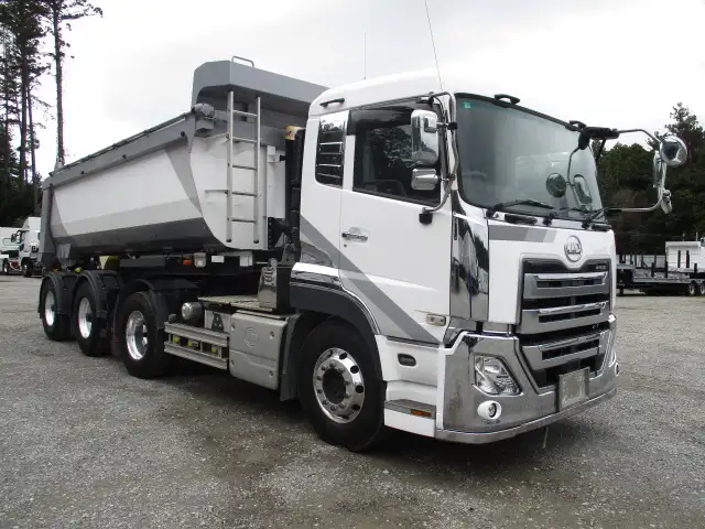 令和01年/平成31年08月中古大型トラクタヘッド日産UDクオンの画像3