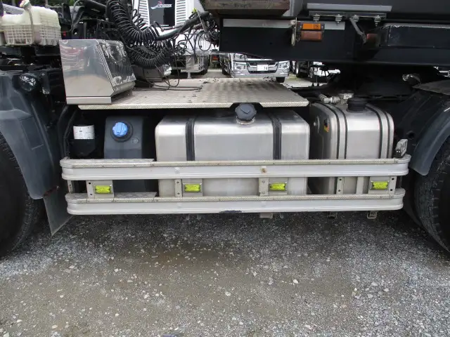 令和01年/平成31年08月中古大型トラクタヘッド日産UDクオンの画像24