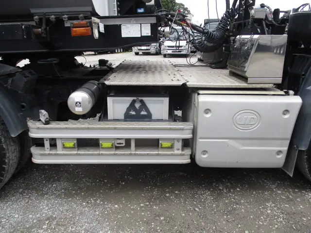 令和01年/平成31年08月中古大型トラクタヘッド日産UDクオンの画像25