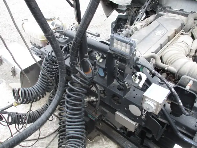 令和01年/平成31年08月中古大型トラクタヘッド日産UDクオンの画像28