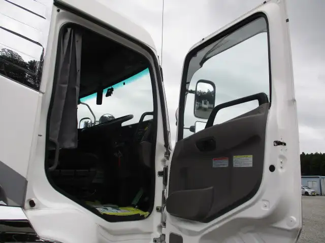 令和01年/平成31年08月中古大型トラクタヘッド日産UDクオンの画像33